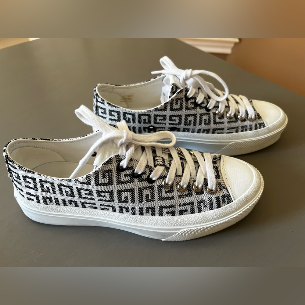 Givenchy White/Black Canvas City Lace Up - Size 9B - Picture 3 of 5